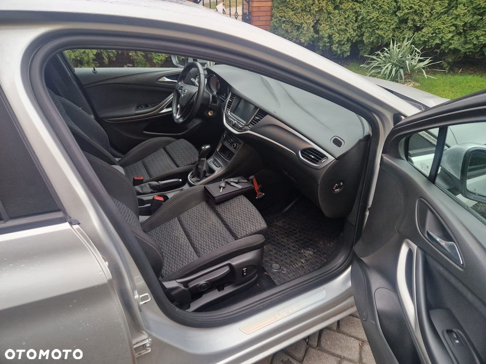 Opel Astra 1.0 T 120 Lat S&S - 9