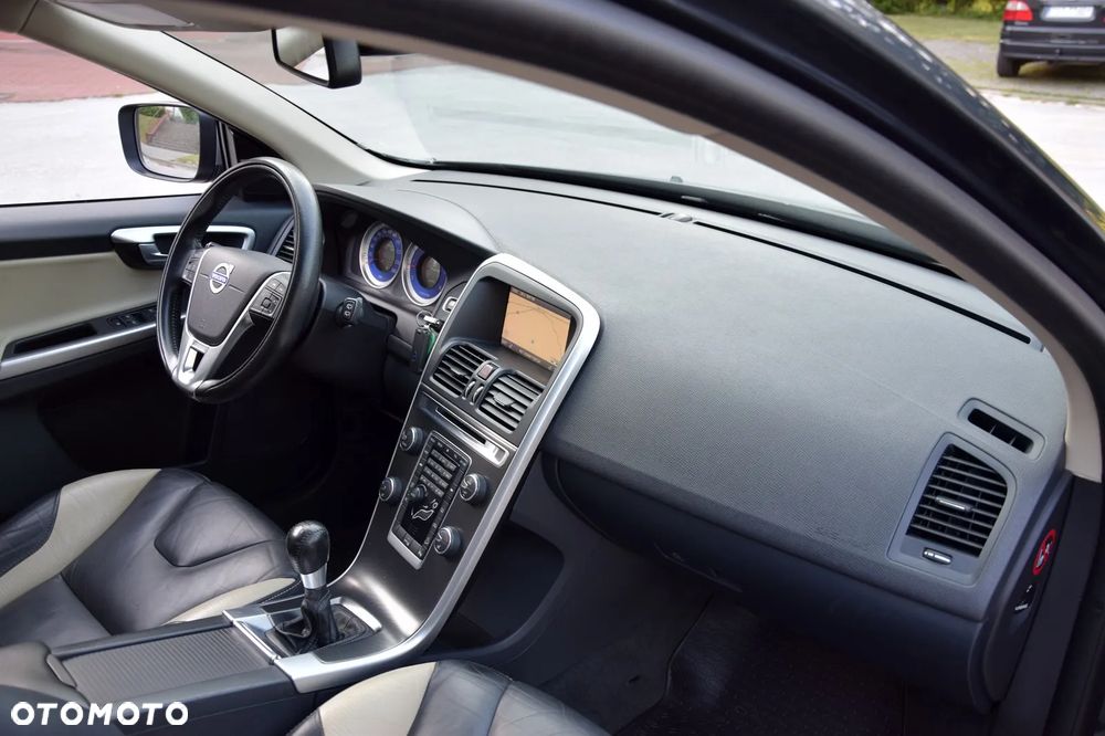 Volvo XC 60 D5 AWD RDesign - 18