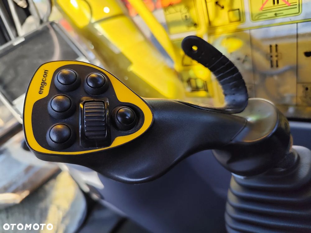 Komatsu PC240LC-11 - 9