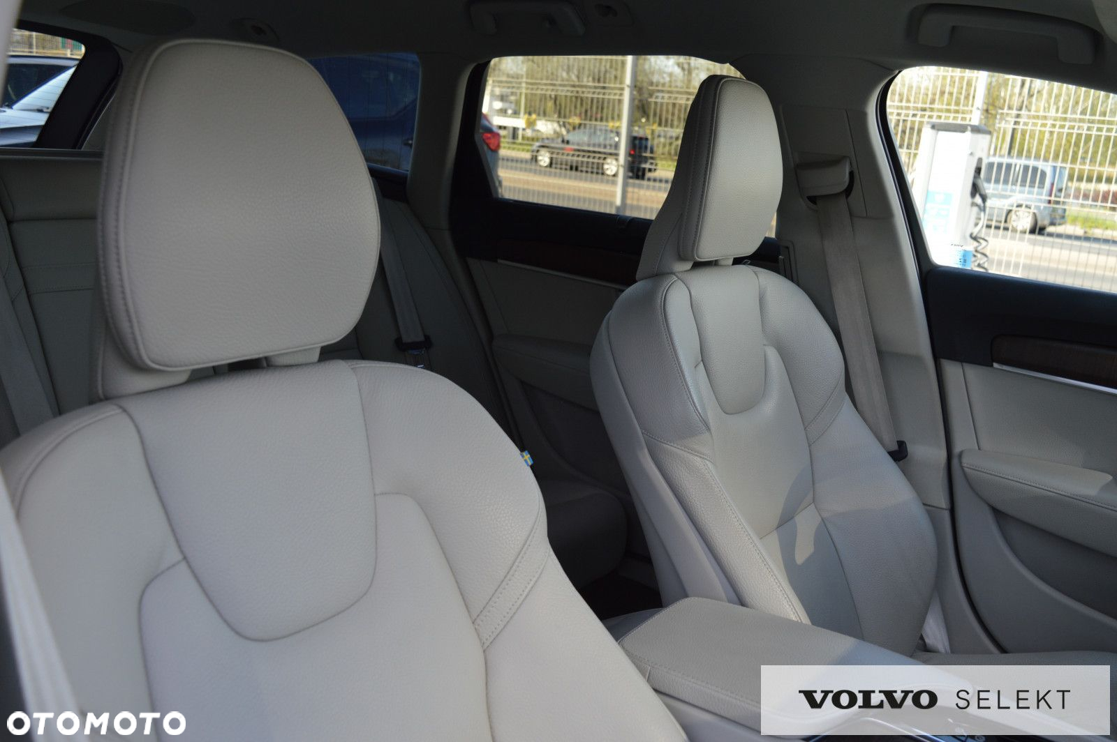 Volvo V90 Cross Country - 24
