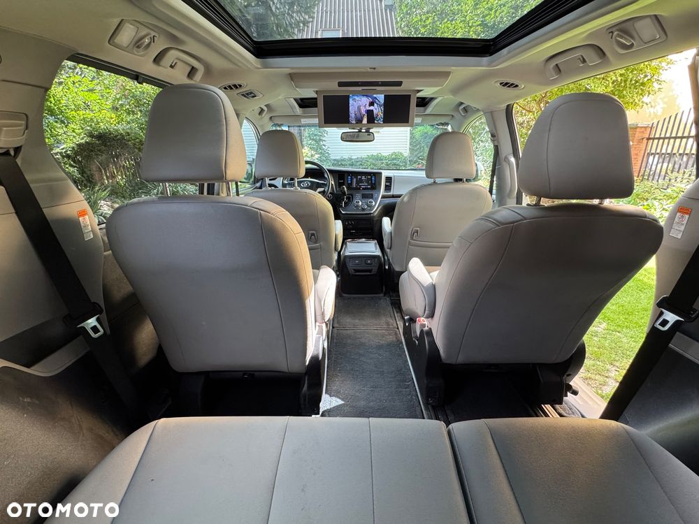 Toyota Sienna - 12