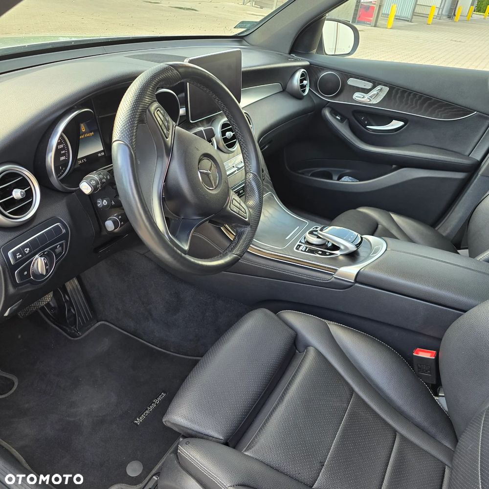 Mercedes-Benz GLC 300 4Matic 9G-TRONIC AMG Line - 3