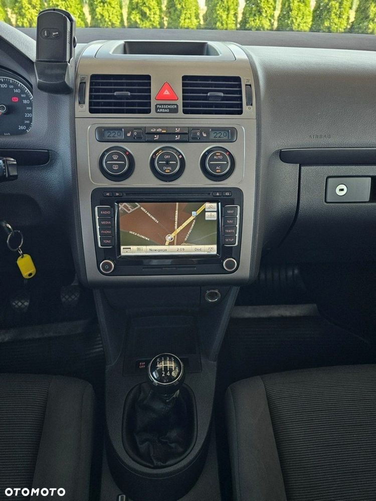 Volkswagen Touran - 16