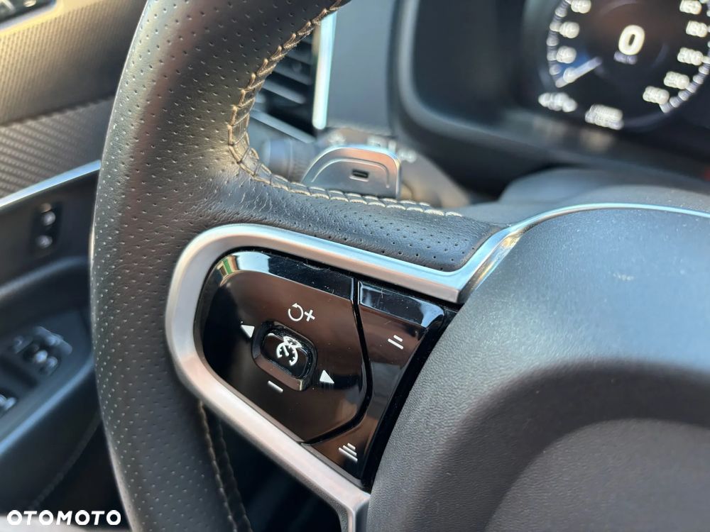 Volvo XC 90 D5 AWD Geartronic RDesign - 28
