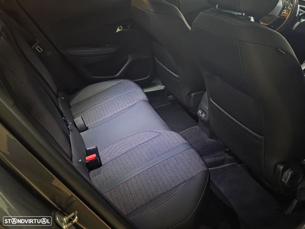 Peugeot 2008 1.2 PureTech Allure Pack EAT8 - 7