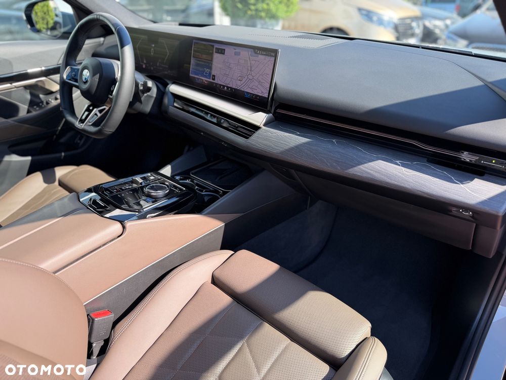 BMW Seria 5 520d xDrive mHEV M Sport - 4