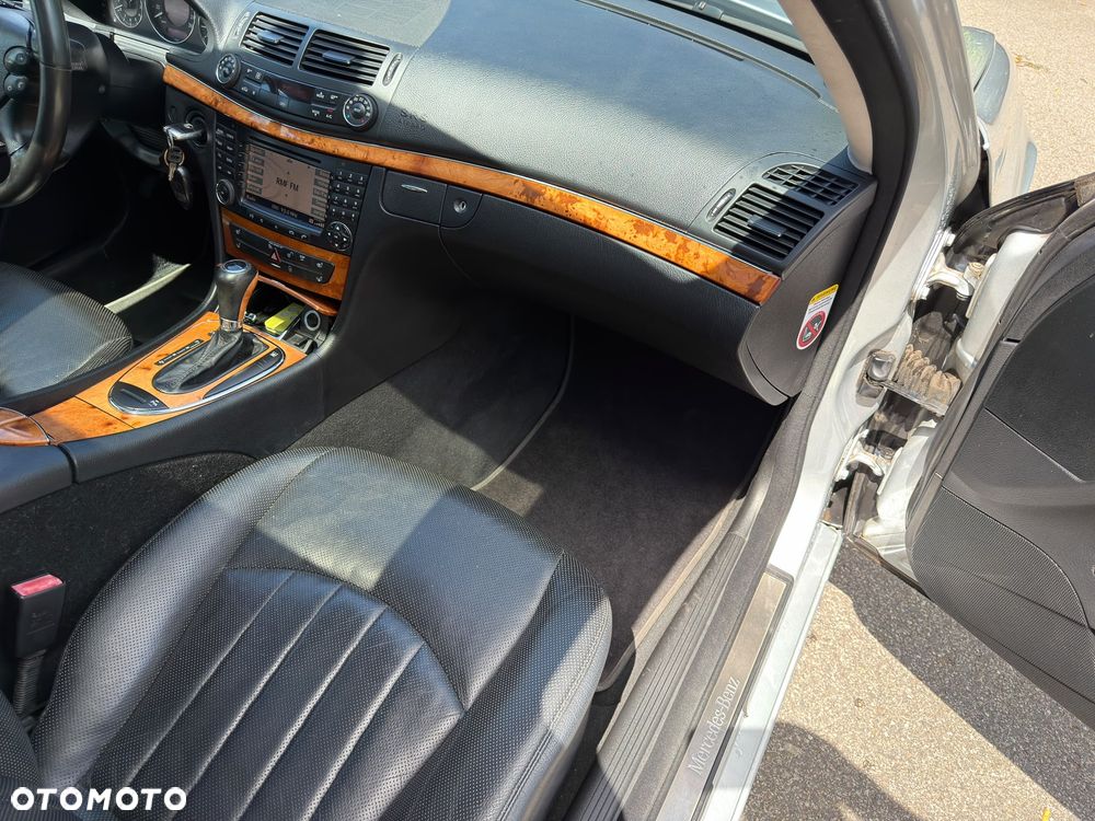 Mercedes-Benz Klasa E 320 CDI 4-Matic T Elegance - 23