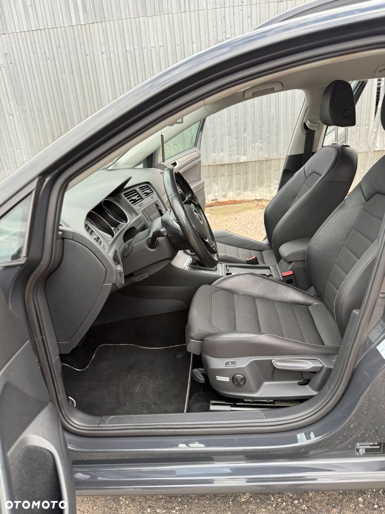 Volkswagen Golf - 24