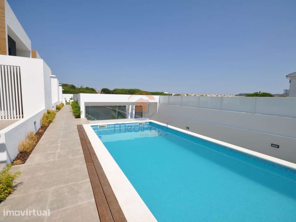 Moradia T4 NOVA em Condomínio Privado com Piscina | Loures - Grande imagem: 2/57
