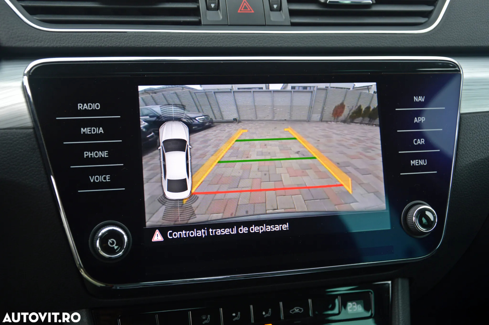 Skoda Superb 2.0 TDI DSG Active - 27