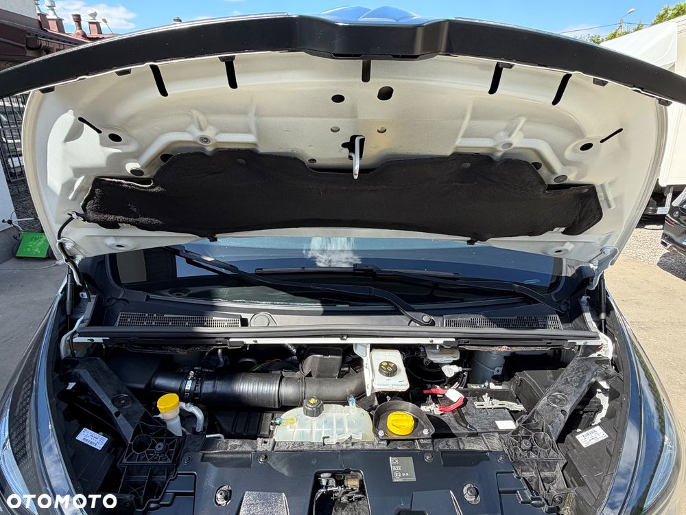 Renault Trafic Blaszak 2.0 - 19