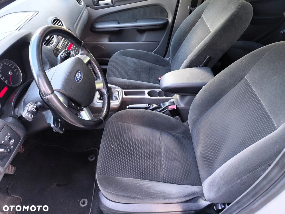 Ford Focus 1.6 TDCi DPF Ghia - 10