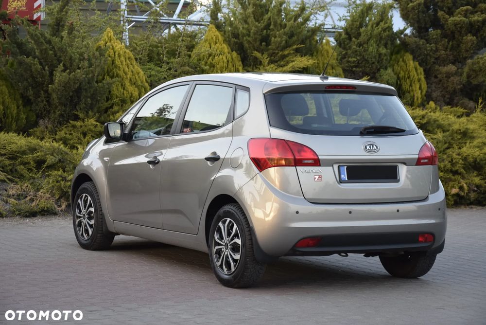 Kia Venga - 10