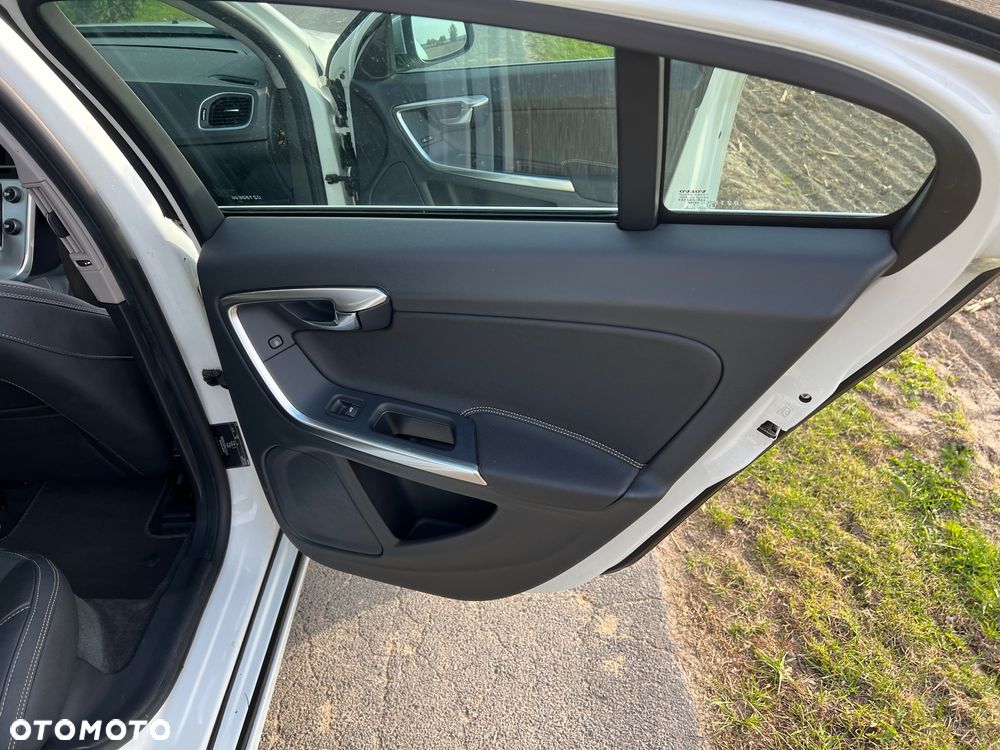 Volvo S60 D3 Geartronic RDesign - 24