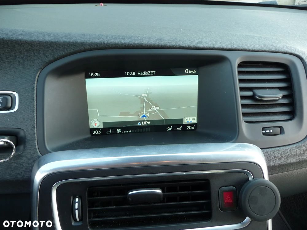 Volvo V60 D6 AWD Plug-in Hybrid Momentum - 15