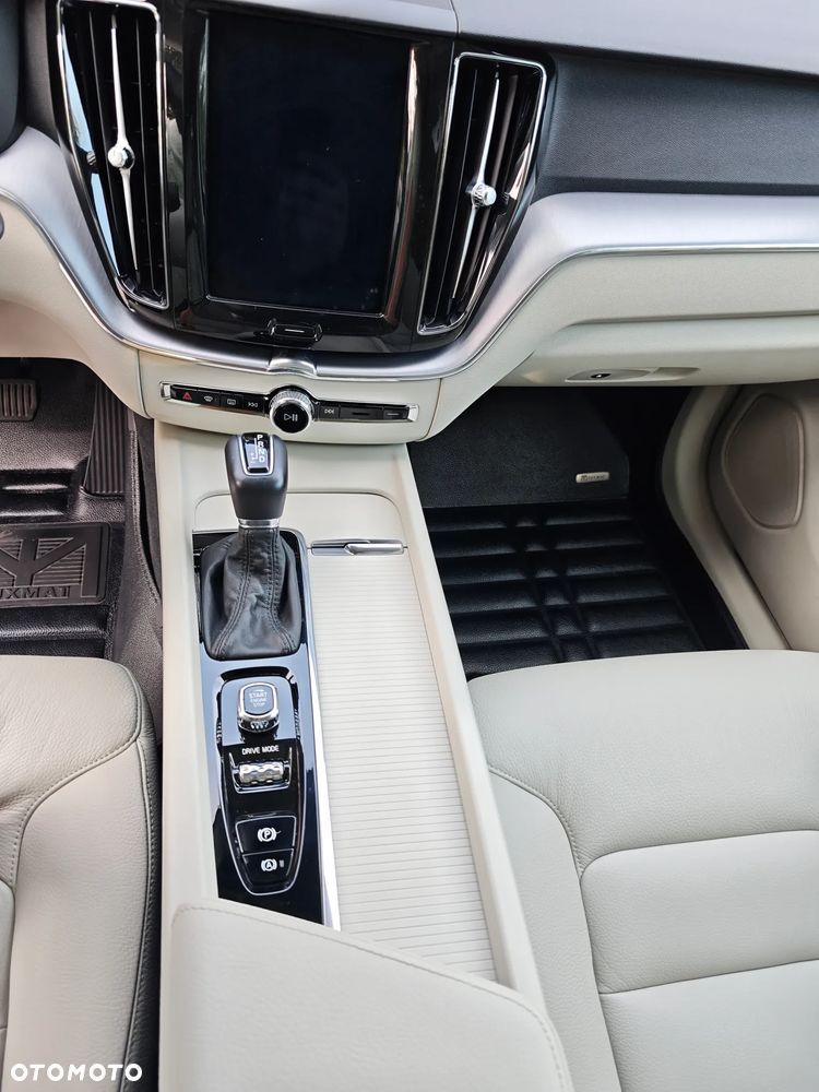 Volvo XC 60 T5 AWD Momentum - 14