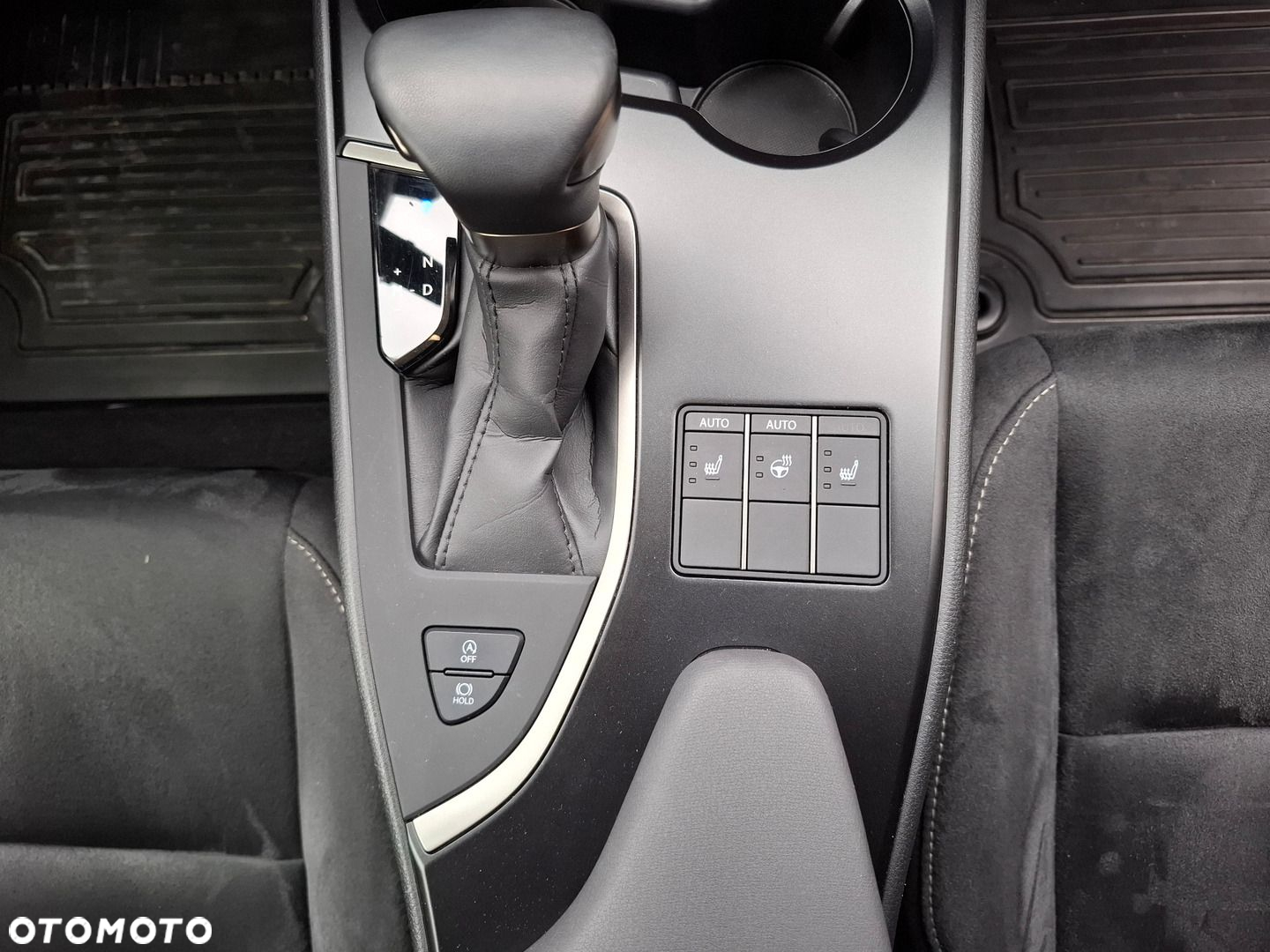 Lexus UX - 33