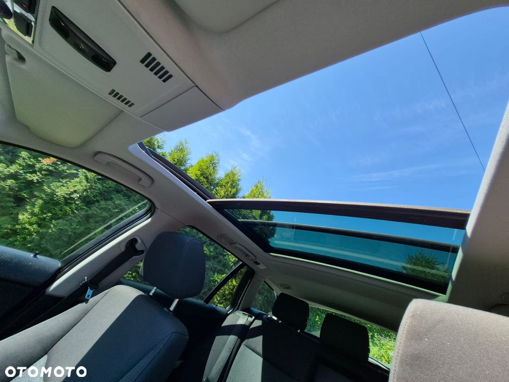 BMW Seria 3 320i - 10