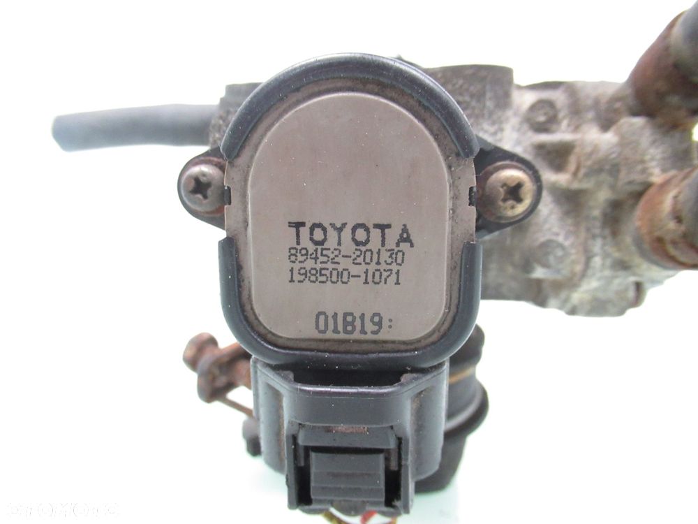 PRZEPUSTNICA TOYOTA YARIS I 1.3 VVTi 8945220130 1985001071 - 2