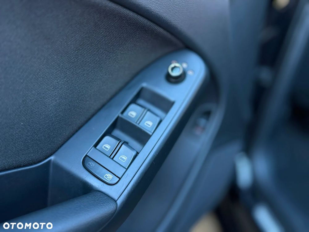 Audi A4 Limousine 2.0 TDI DPF Ambiente - 30