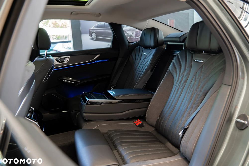 Hongqi H9 - 12