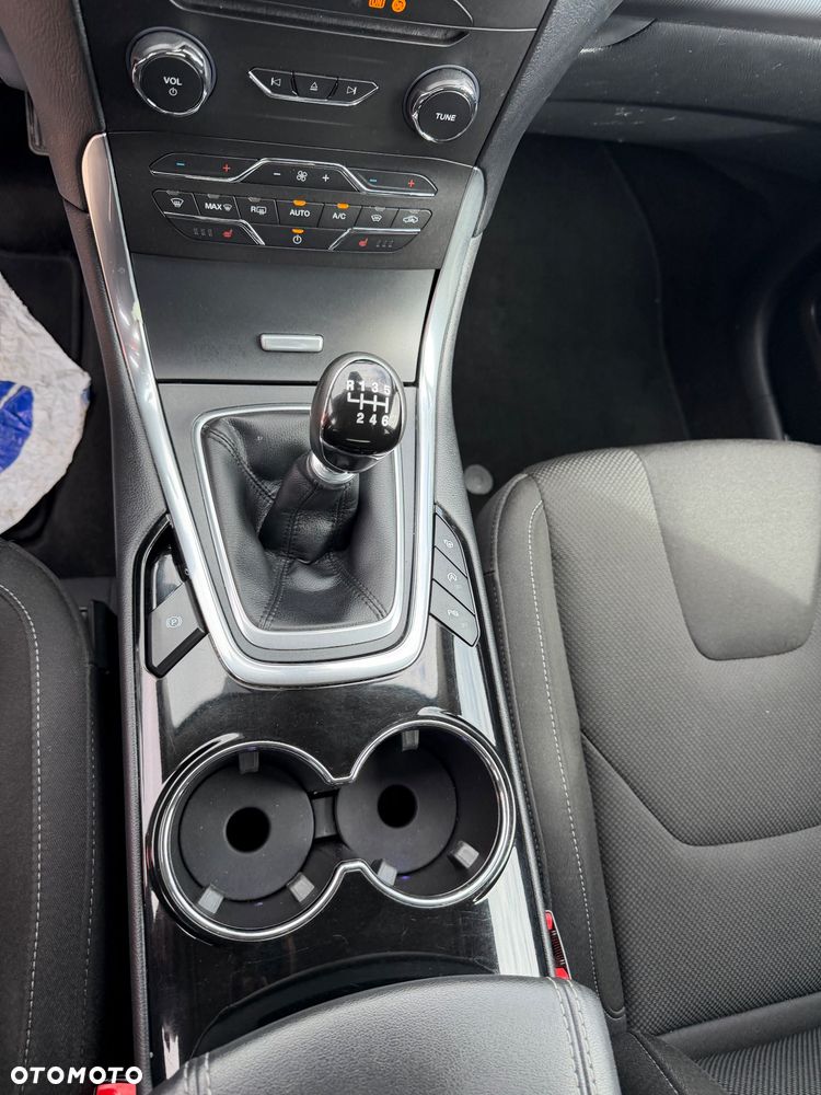 Ford S-Max - 17
