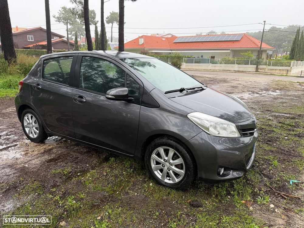 Toyota Yaris 1.0 VVT-i Comfort c/ Design-Pack - 3