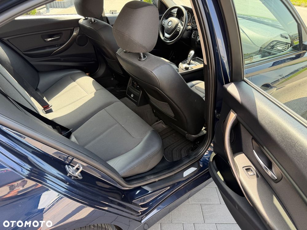 BMW Seria 3 320d xDrive Luxury Line - 17