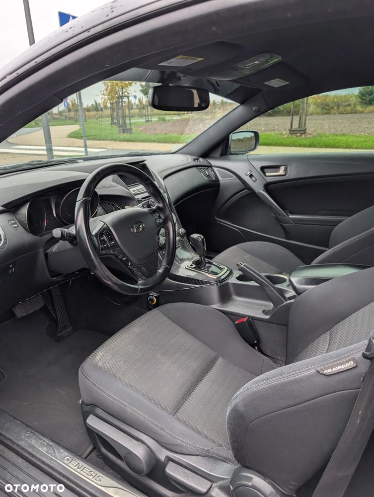 Hyundai Genesis Coupe - 12
