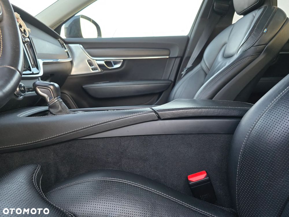 Volvo V90 Cross Country - 16