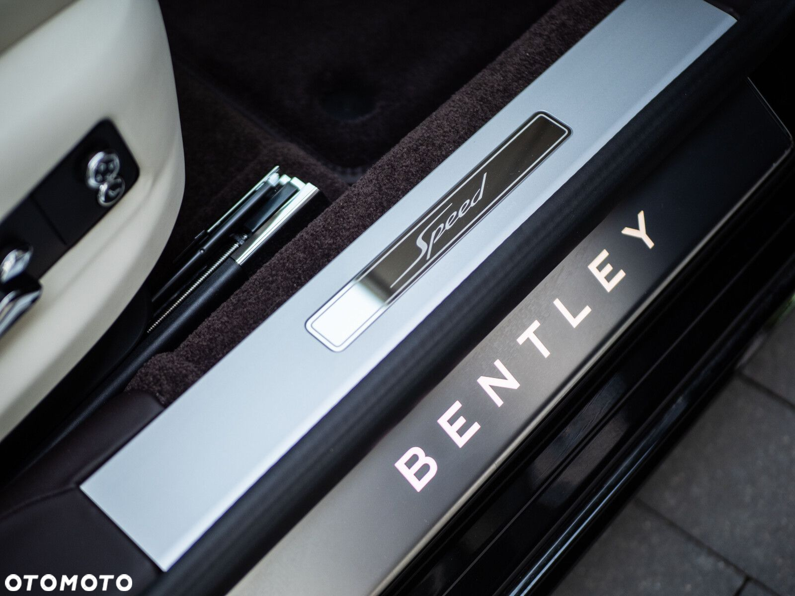 Bentley Flying Spur - 24