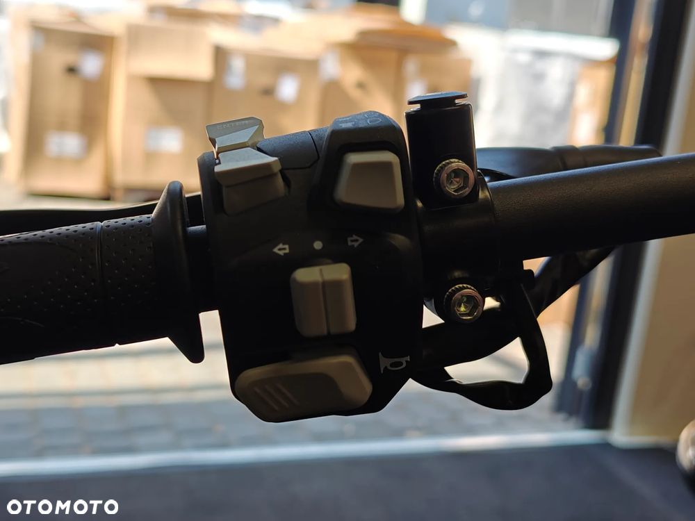 QJMOTOR SRV 700 - 12