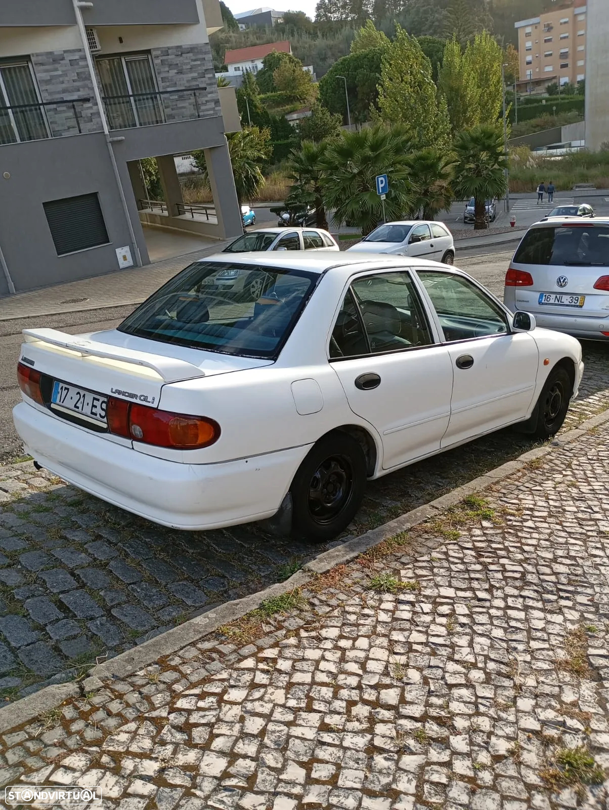 Mitsubishi Lancer 1300 GLi - 2