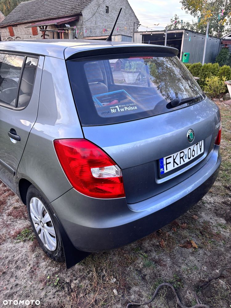 Skoda Fabia 2012 photo 3