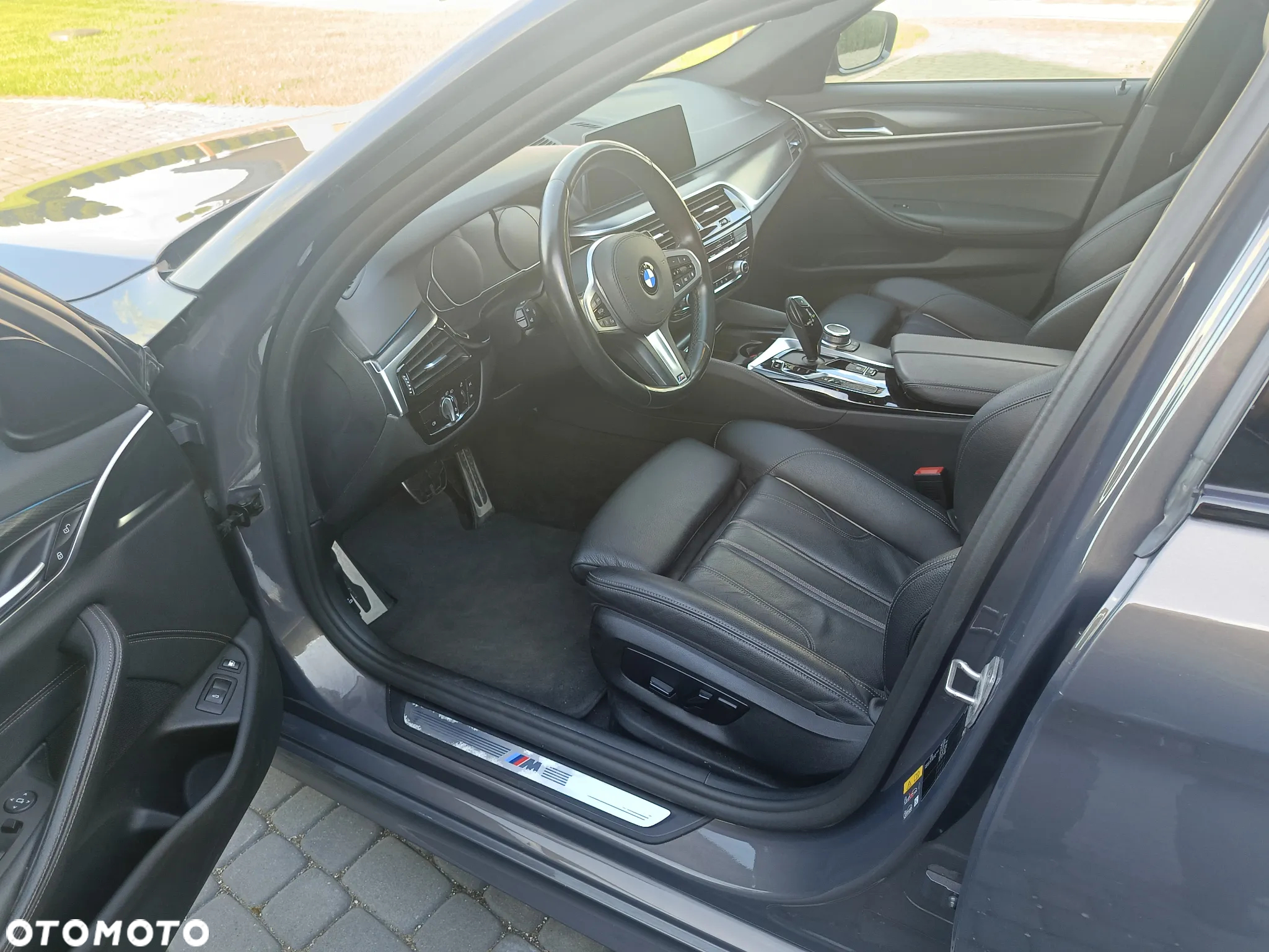 BMW Seria 5 530e xDrive Touring - 16