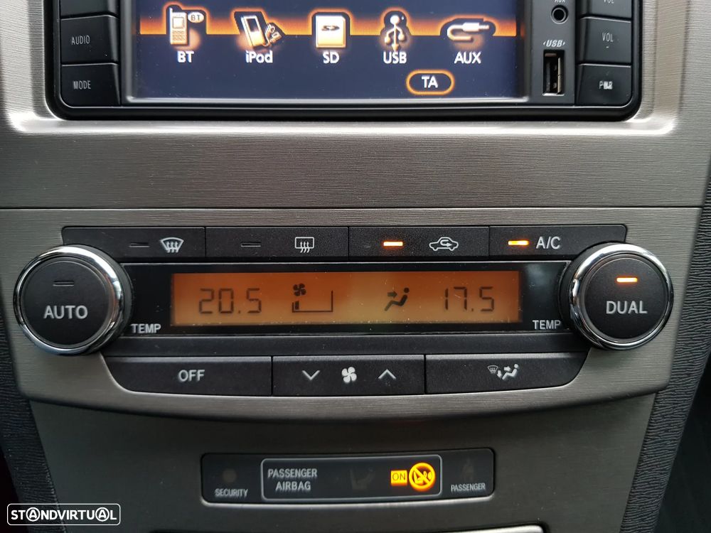 Toyota Avensis SD 2.0 D-4D Exclusive +Pele+GPS - 41