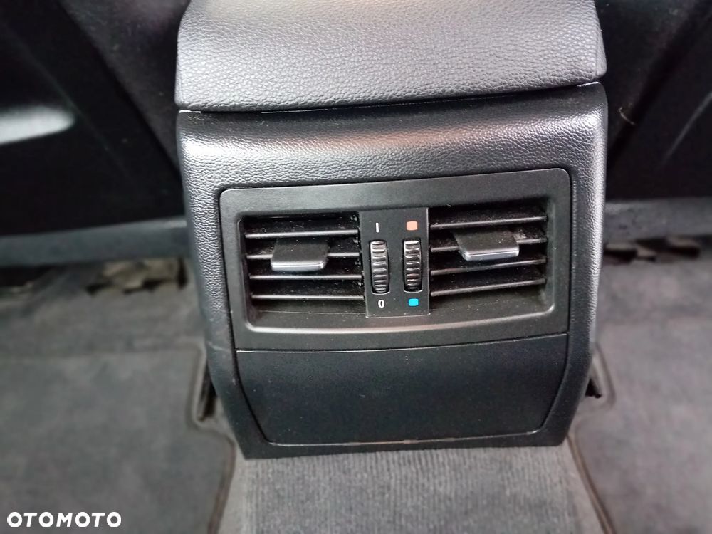 BMW Seria 3 318i Edition Exclusive - 24