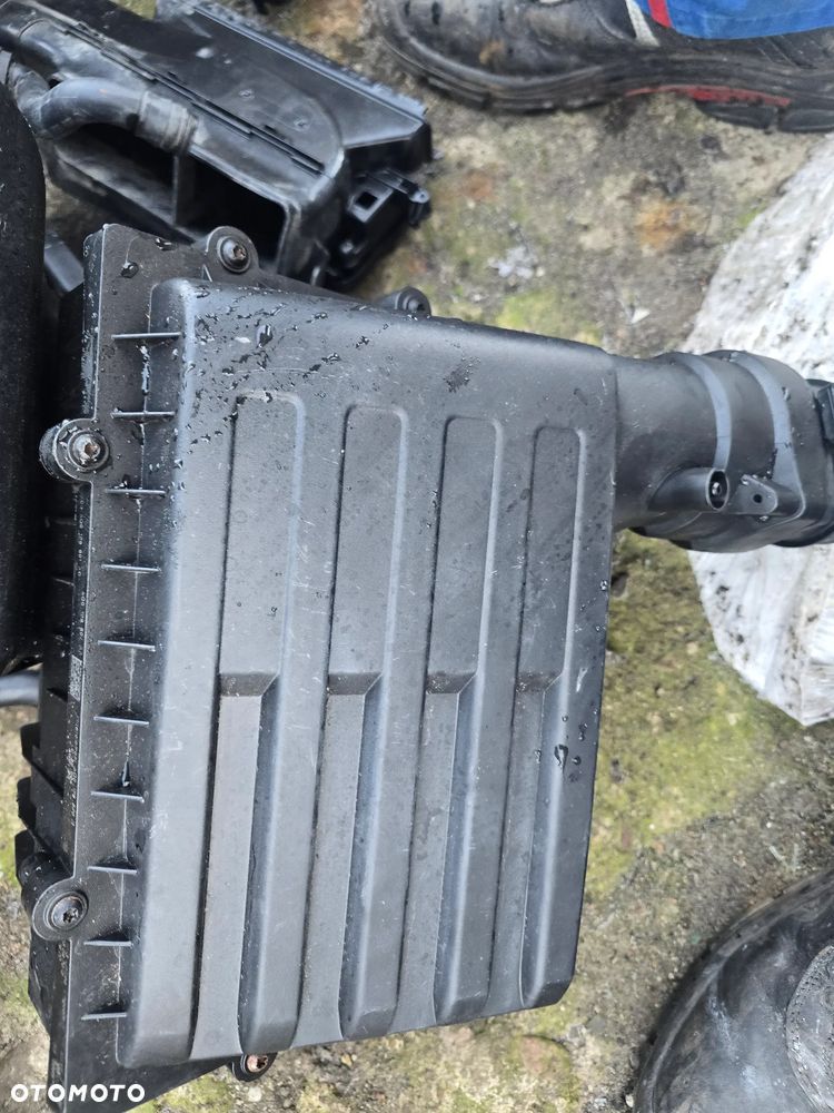 Obudowa filtra powietrza vw 1.6  2.0 tdi  5Q0 129 607 AA - 5