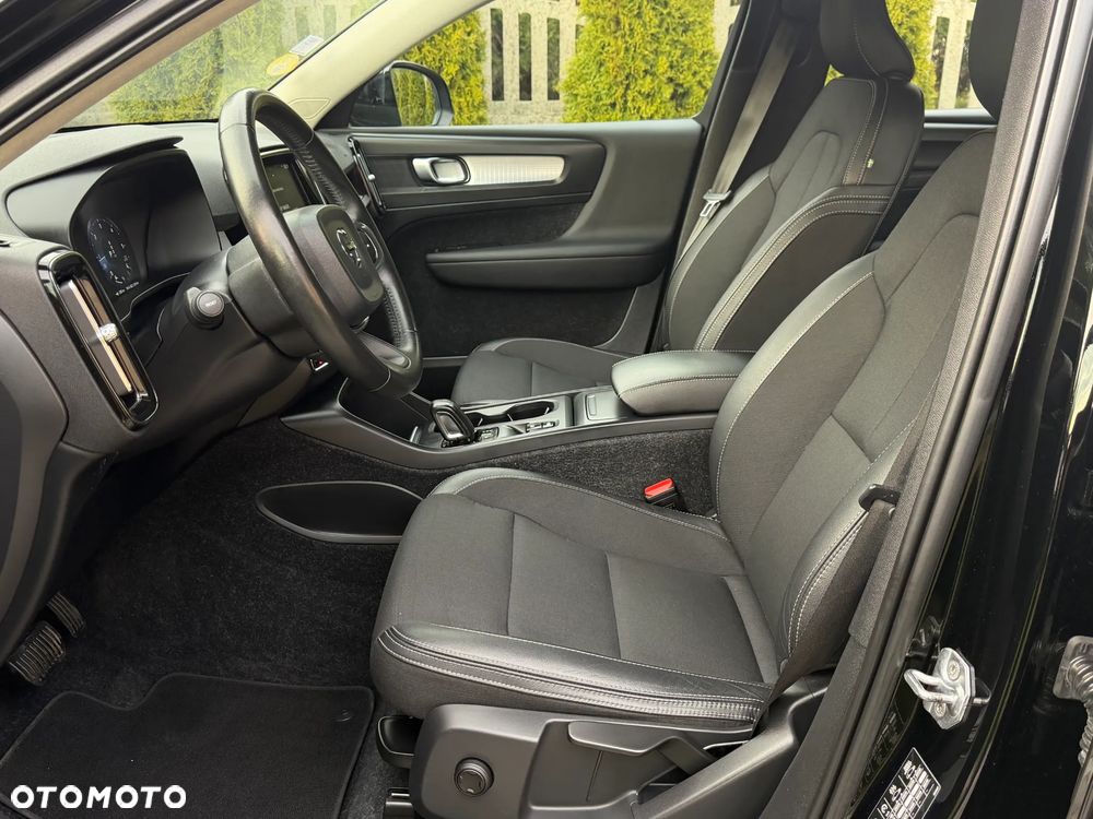 Volvo XC 40 D3 AWD Momentum Pro - 21