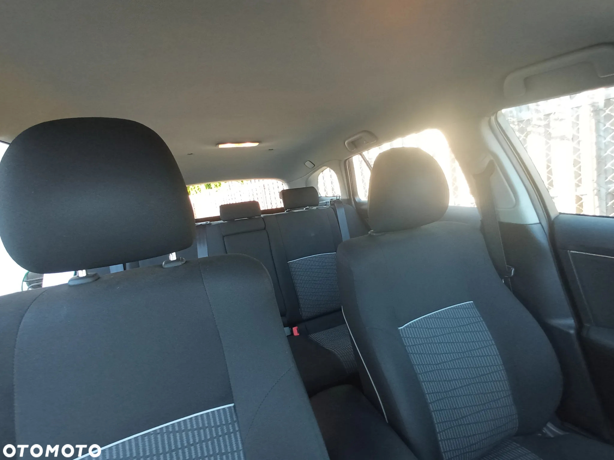 Toyota Avensis 2.0 D-4D Active - 30