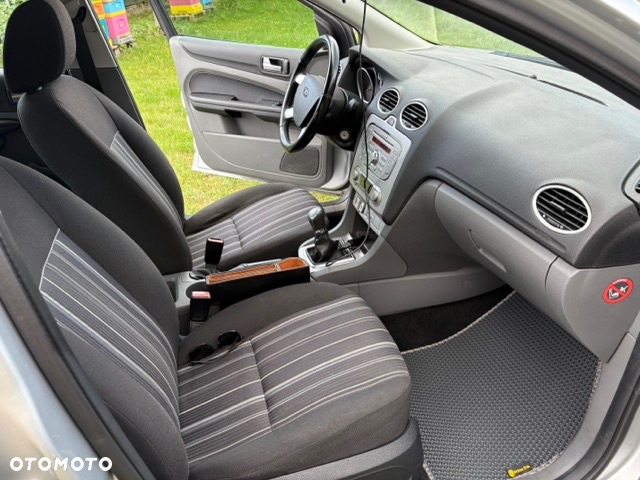 Ford Focus 1.6 16V Trend - 9