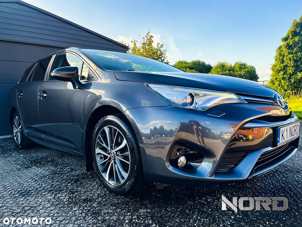 Toyota Avensis 1.8 Premium MS - 4
