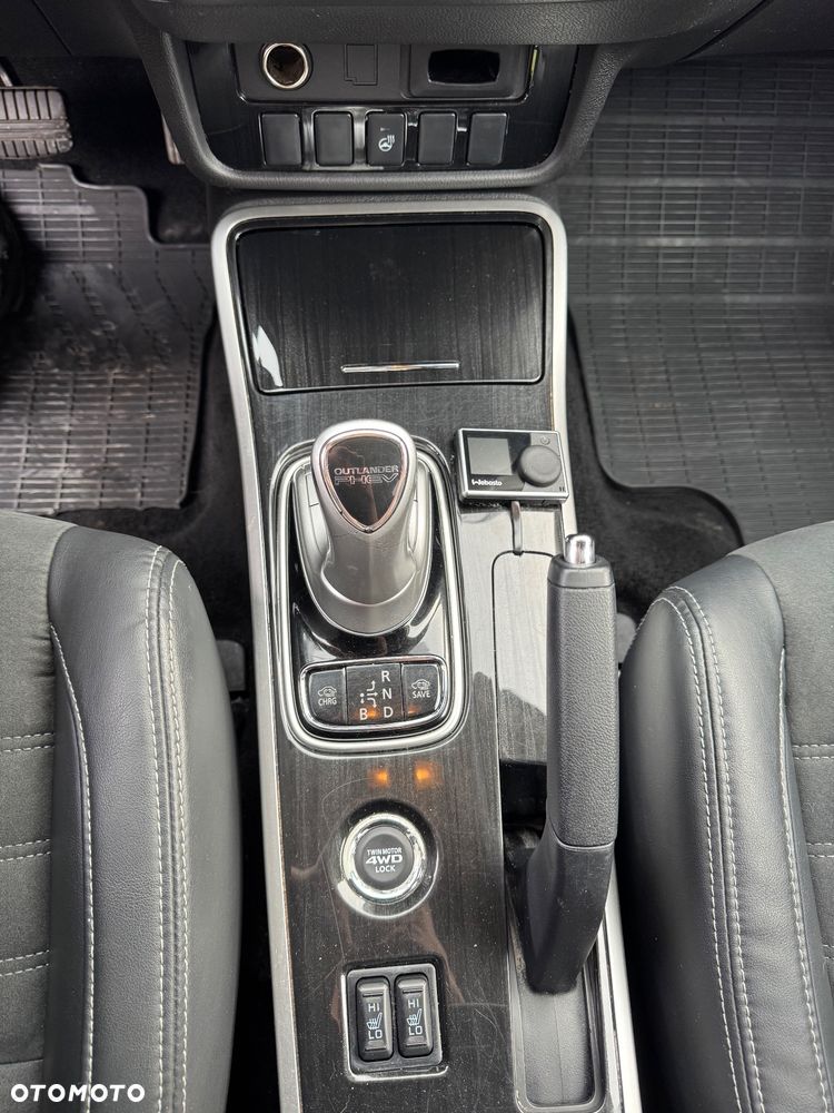 Mitsubishi Outlander - 11