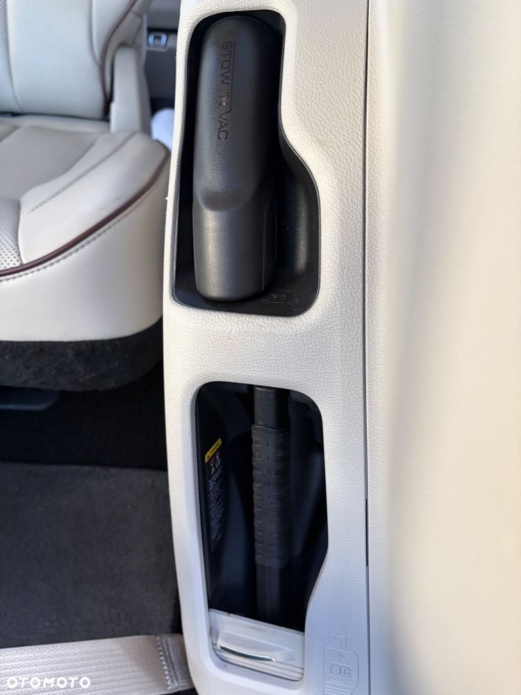 Chrysler Pacifica - 25