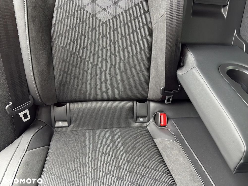 Volkswagen Golf 1.5 eTSI mHEV R-Line Plus DSG - 25