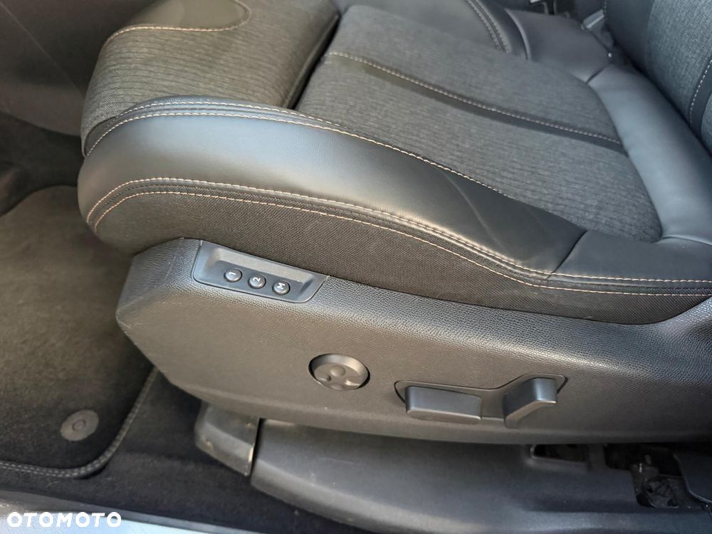 Peugeot 3008 HDi 150 Allure - 12