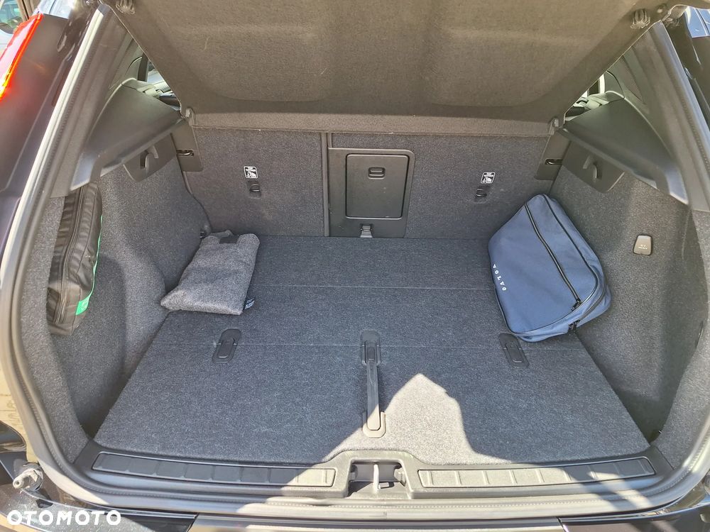 Volvo XC 40 B3 Ultra Dark - 16