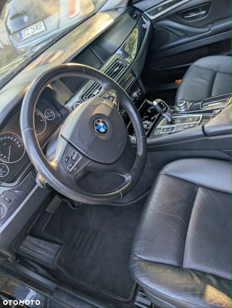 BMW Seria 5 525d xDrive - 16
