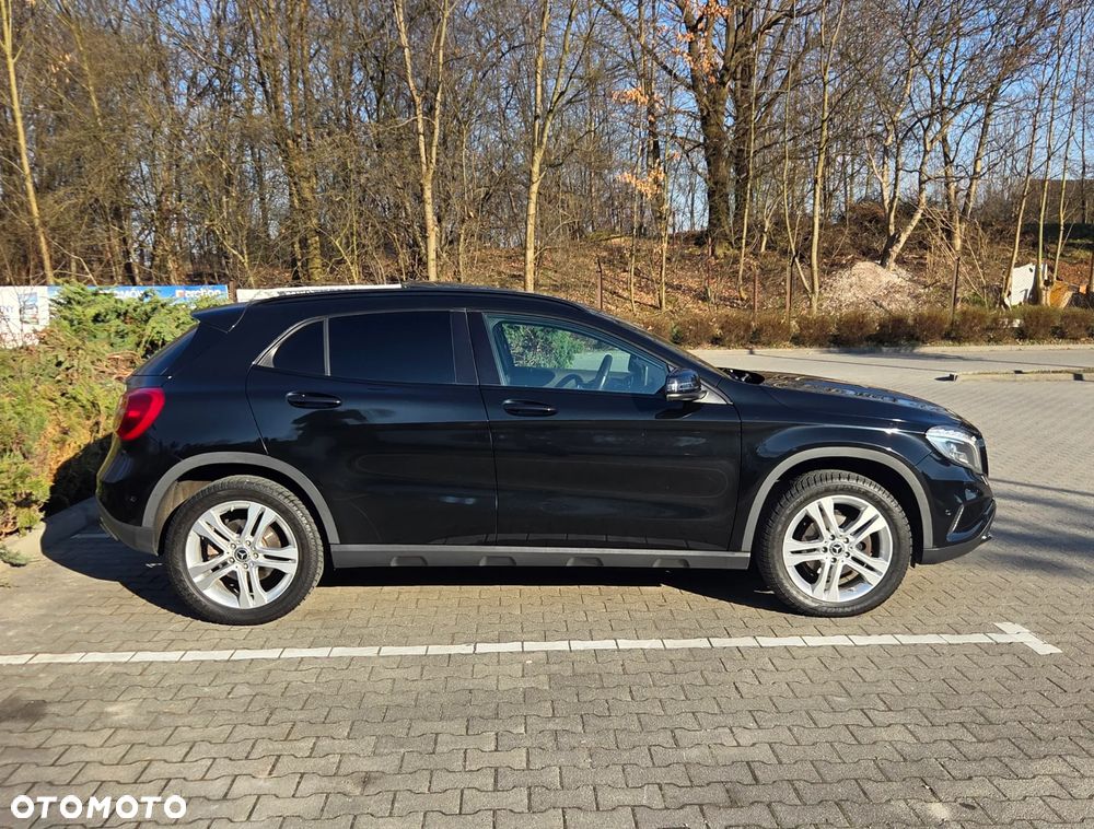 Mercedes-Benz GLA 220 d 4Matic 7G-DCT Style - 15