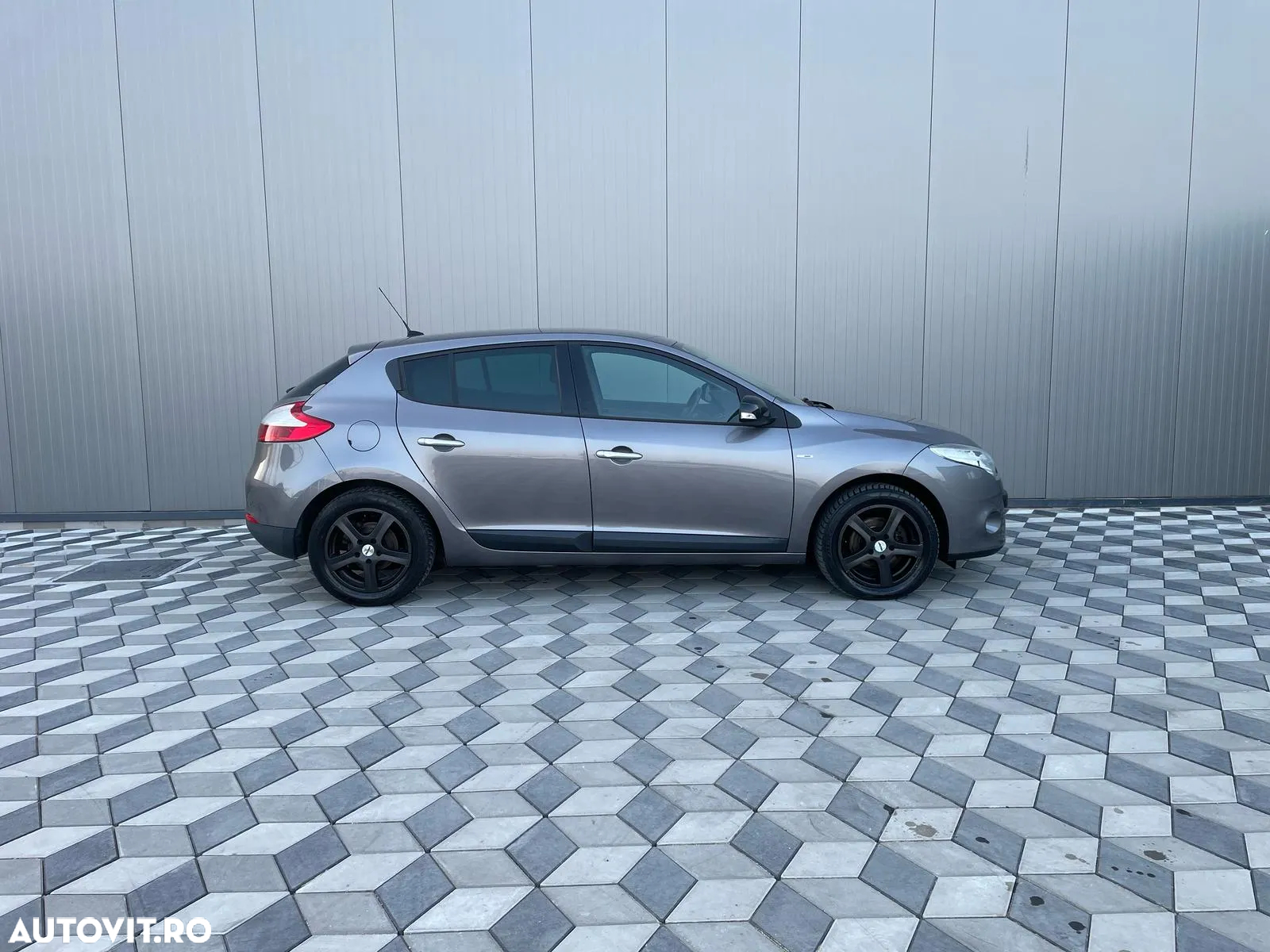 Renault Megane TCe 130 Bose Edition - 12